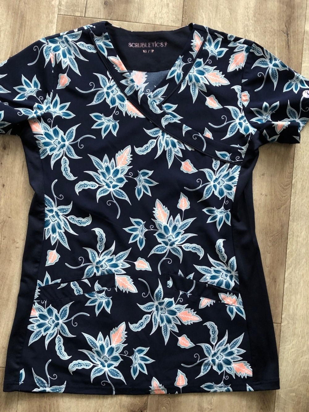 Scrub Top, Womens, Floral, Navy, Scrubletics, Top, Size XS, Very Good Condition